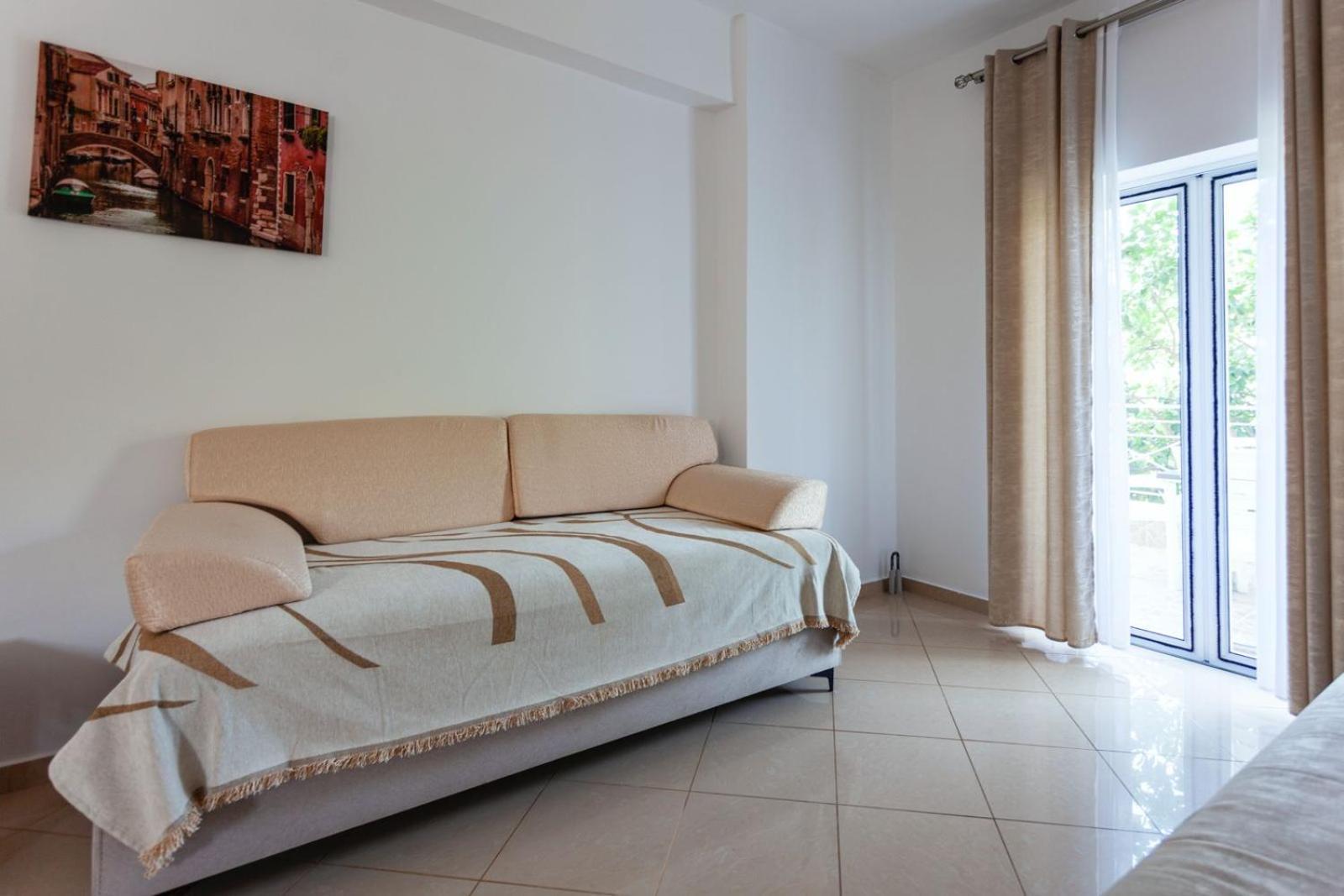 Zacharias Apartments ฮีมาเรอ ภายนอก รูปภาพ