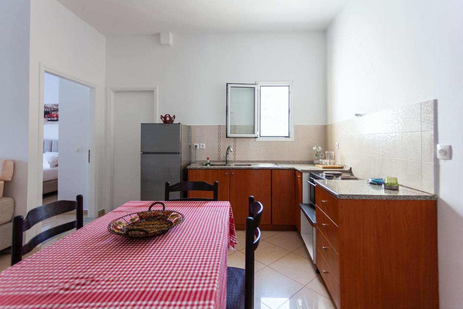 Zacharias Apartments ฮีมาเรอ ภายนอก รูปภาพ