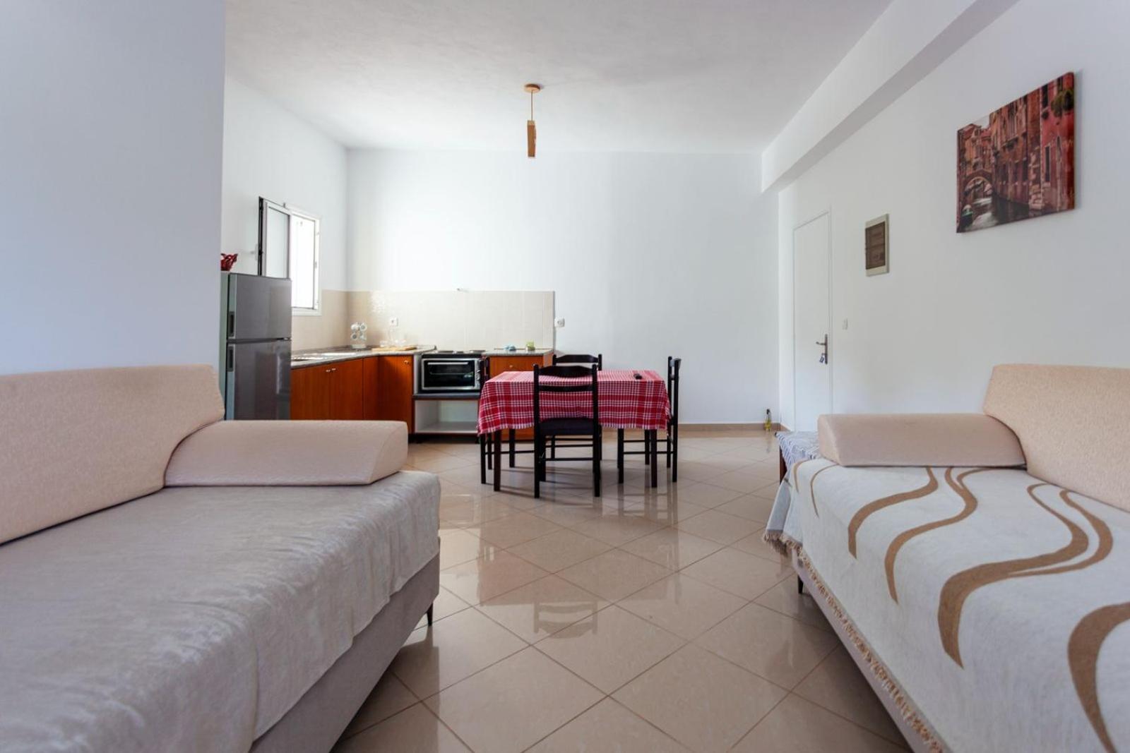 Zacharias Apartments ฮีมาเรอ ภายนอก รูปภาพ