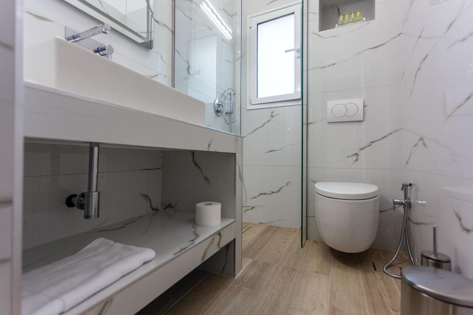 Zacharias Apartments ฮีมาเรอ ภายนอก รูปภาพ