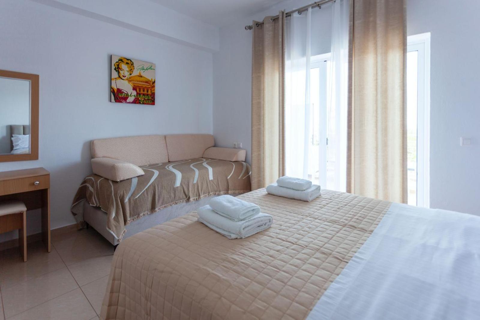 Zacharias Apartments ฮีมาเรอ ภายนอก รูปภาพ