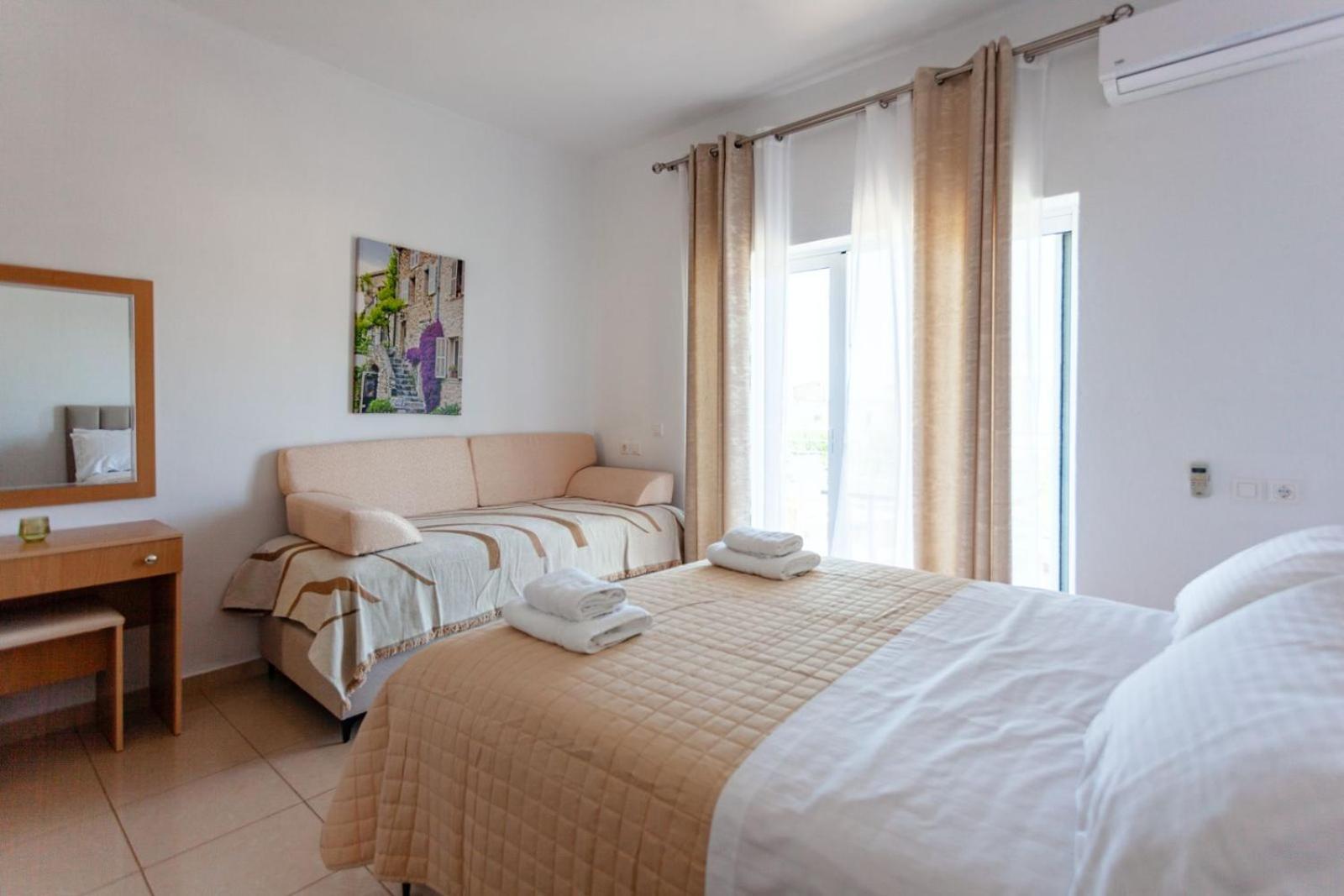 Zacharias Apartments ฮีมาเรอ ภายนอก รูปภาพ
